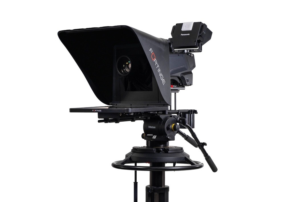 Fortinge ERA LITE 24 Stüdyo Prompter - stüdyo kamerasıyla çapraz görünüm