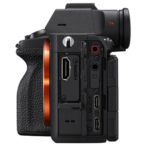Sony A7 V - yan bağlantı noktaları (HDMI, USB-C, mikrofon ve kulaklık)