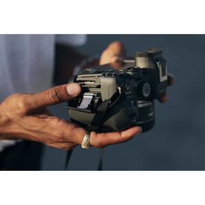 Canon EOS R7 75-300mm f/4-5.6 Lens Kit - Thumbnail