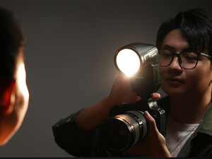 Godox V100 Yuvarlak Kafa Flaşı (Nikon) - Thumbnail