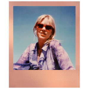 Polaroid - i-Type Film - Rose Gold Frame Edition (1)