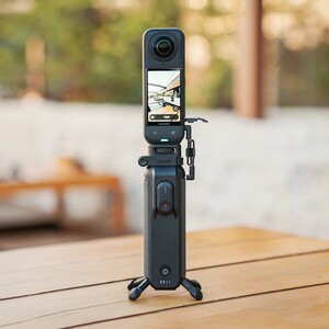Insta360 FOMO Power Handle - Thumbnail