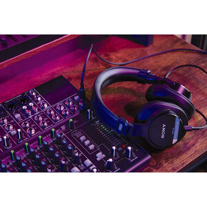 Sony MDR-M1 Closed-Back Referans Kulaklık - Thumbnail