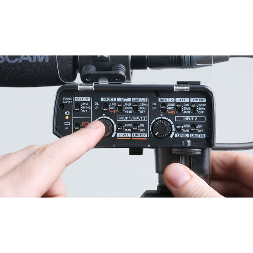 Tascam CA-XLR2D-F Kamera Üstü XLR Mikrofon Adaptörü (FujiFilm)
